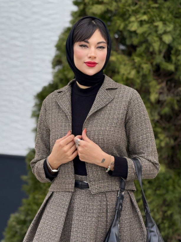کت و دامن مدل چیکو 💞جنس : ریما 💞رنگ بندی : نسکافه ای 💞سایز ها : فری38_44 زنانه