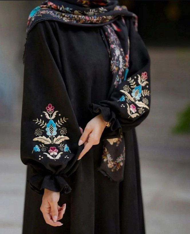 مانتو گلایل زنانه ابروبادی باکیفیت گلدوزی شده مشکی