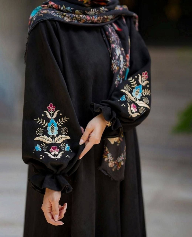 مانتو گلایل زنانه ابروبادی باکیفیت گلدوزی شده مشکی