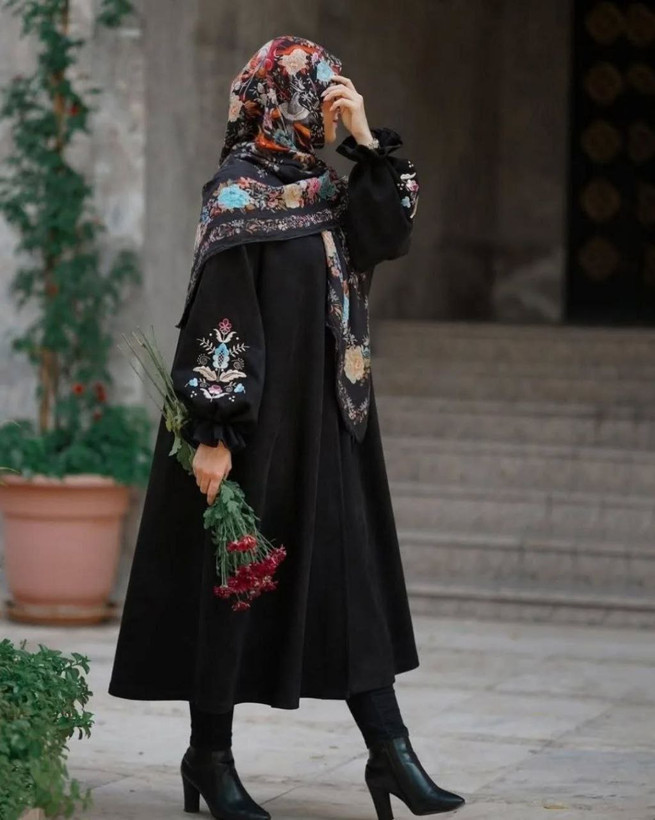 مانتو گلایل زنانه ابروبادی باکیفیت گلدوزی شده مشکی
