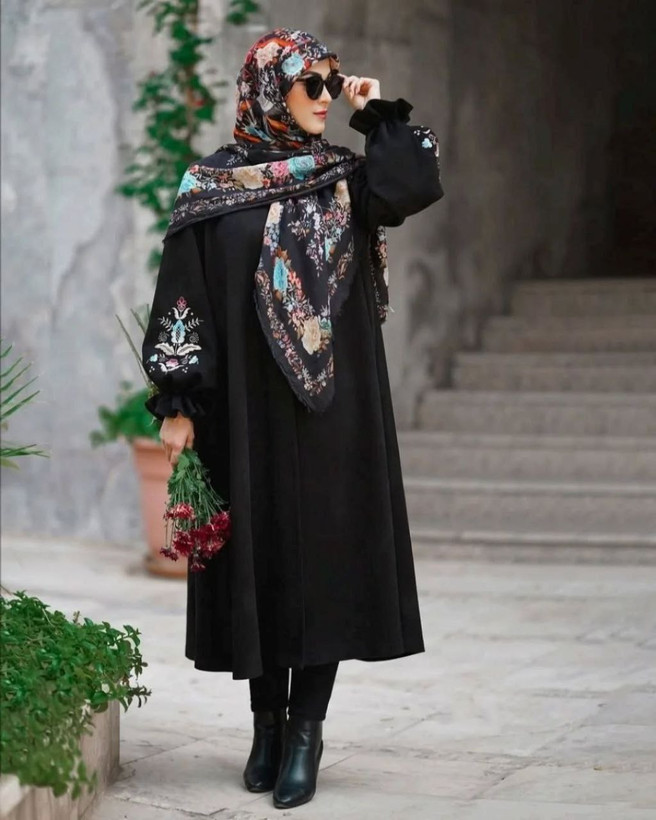مانتو گلایل زنانه ابروبادی باکیفیت گلدوزی شده مشکی