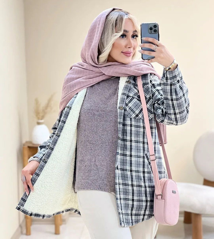 گلاویژ(شکت کلاه دارضخیم) ❤️جنس : چهارخونه پشمی و ببعی هم مردانه هم زنانه فری 36/46 رنگ بندی : آبی, آجری, زرد, سفید سورمه ای, سورمه ای قرمز, قرمز, قرمز مشکی, کد پنج, نارنجی