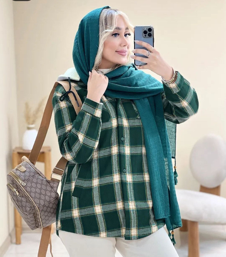 گلاویژ(شکت کلاه دارضخیم) ❤️جنس : چهارخونه پشمی و ببعی هم مردانه هم زنانه فری 36/46 رنگ بندی : آبی, آجری, زرد, سفید سورمه ای, سورمه ای قرمز, قرمز, قرمز مشکی, کد پنج, نارنجی