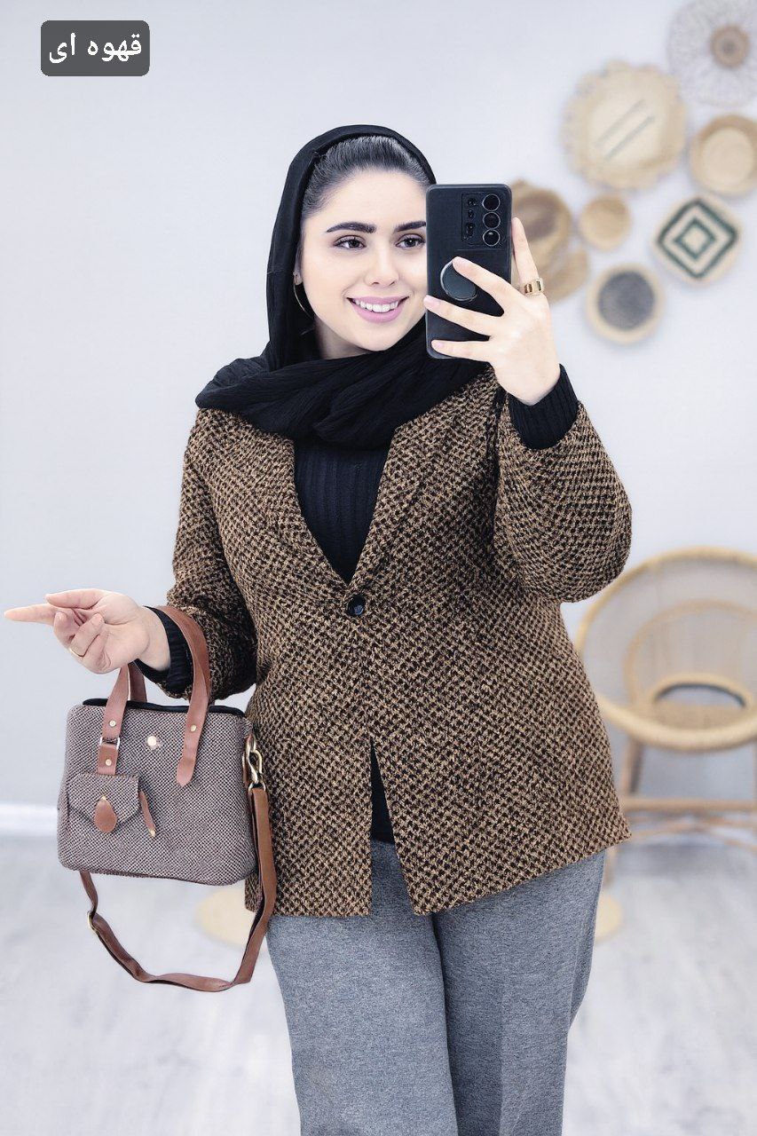 پالتو هانیا : موهر خاویاری لمه دار✅️ آستر دوزی شده✅️ سرمه ای, سفید, قهوه ای  سایز ها : فری ۳۶تا۴۶ زنانه