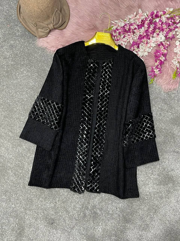 کتی پشمی شانل🍂جنس : کوک دوزی پشمی🌈 شکلاتی, قهوهای, کرم, مشکی✔️ سایز فری۳۸تا۴۸✔️ زنانه