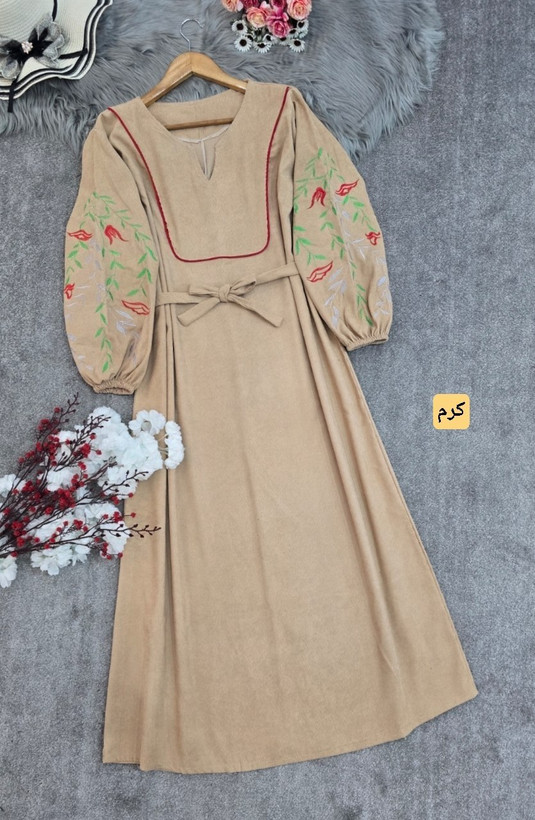 کفتان گلدوزی نازگل جنس : مخمل کبریتی ریز زرشکی, سبزیشمی, سرمه ای, طوسی, کرم, مشکی, موکا فری سایز زنانه