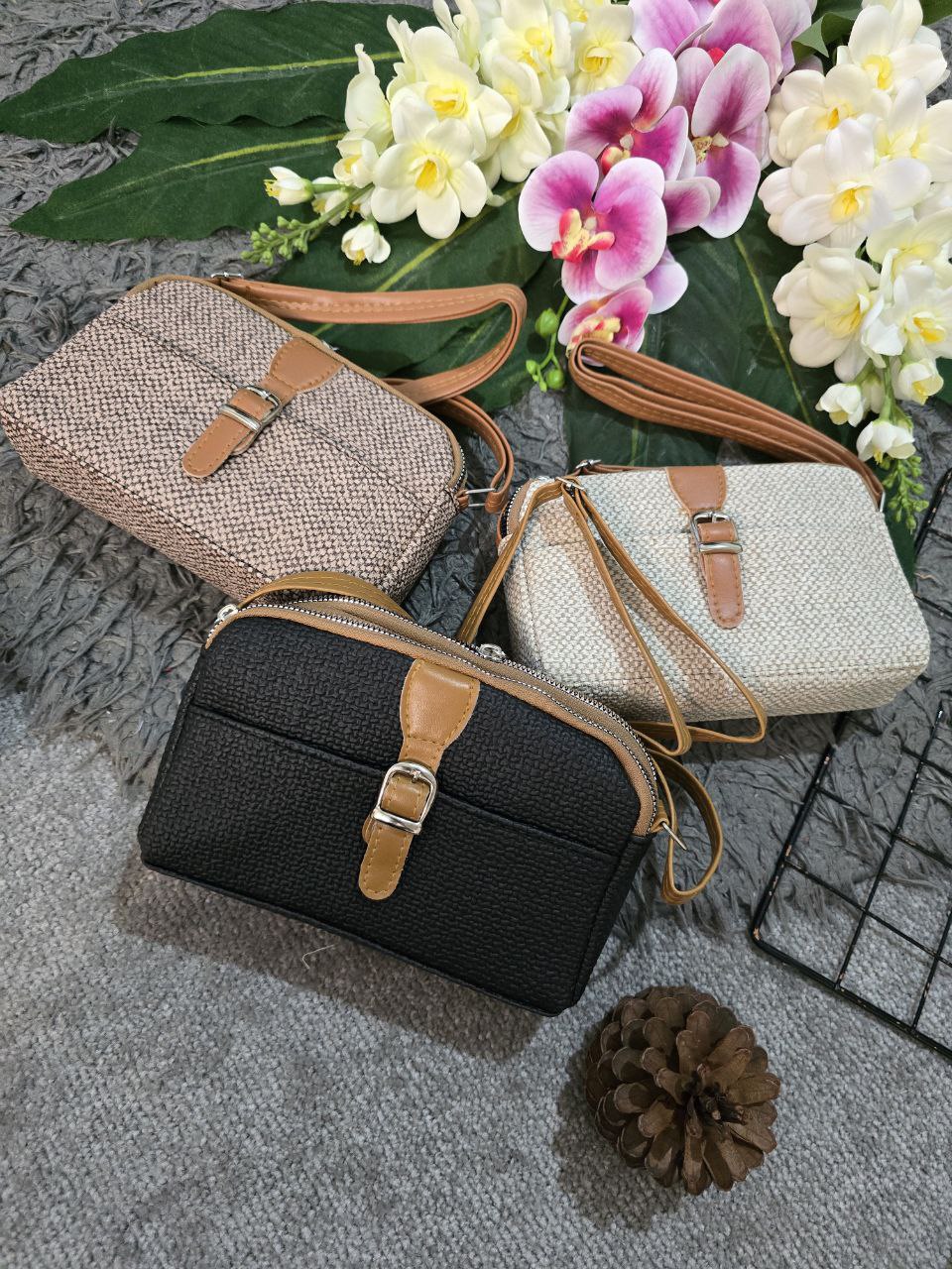 کیف رویال  💞جنس : چرم طرح کنفی کرم زنانه