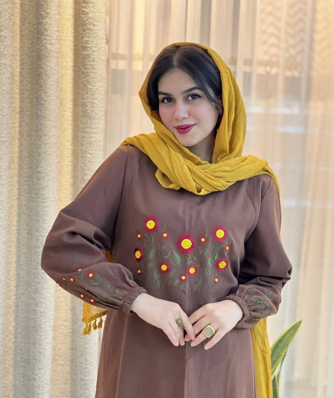 کفتان گلدوزی اروشا پاییزه جنس : مخمل کبریتی و گلدوزی دونه اناری, سبزیشمی تیره, سرمه ای, طوسی, کرم نسکافه ای, شکی, موکا