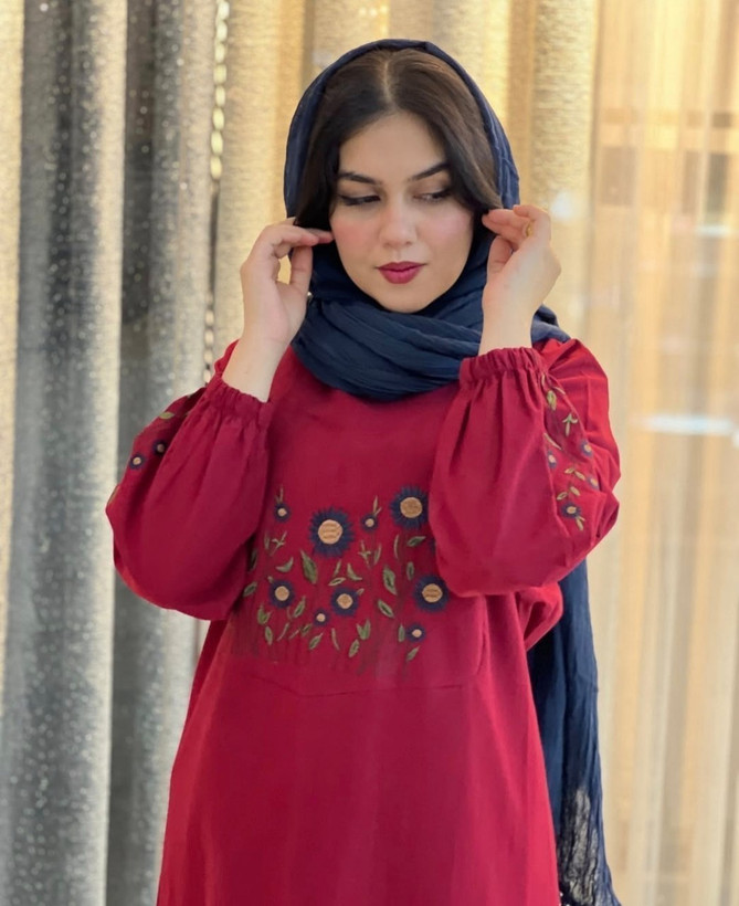 کفتان گلدوزی اروشا پاییزه جنس : مخمل کبریتی و گلدوزی دونه اناری, سبزیشمی تیره, سرمه ای, طوسی, کرم نسکافه ای, شکی, موکا