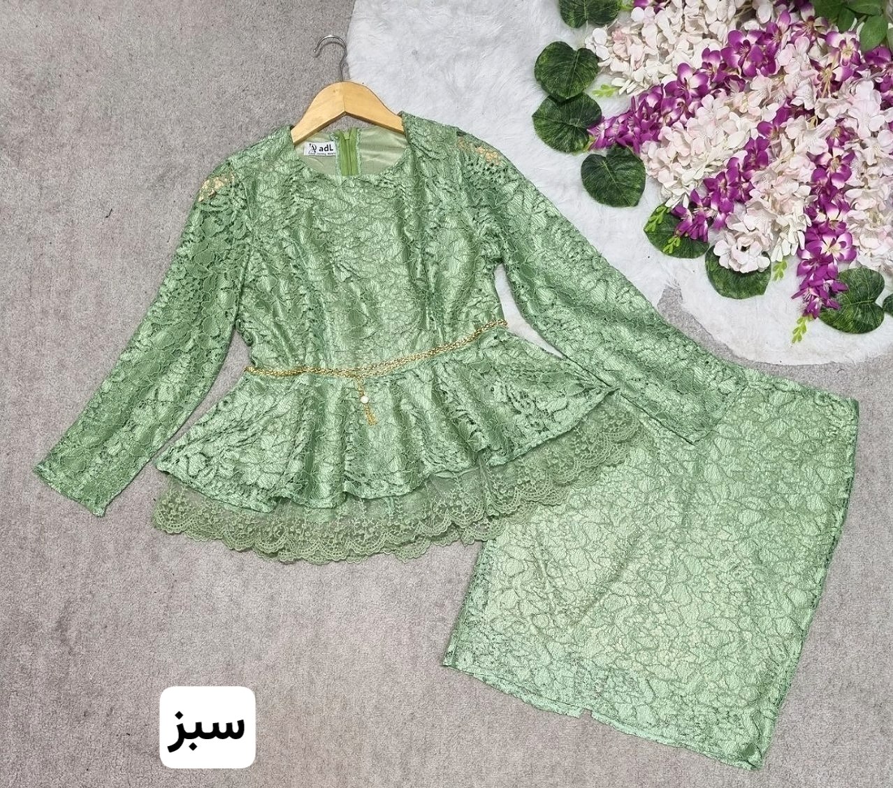 ست مجلسی شومیز دامن شیلا : سبز - سفید - سورمه - مشکی - نسکافه جنس: گیپور درجه1 خارجی : ایکس،لارج - دوایکس - سه،ایکس زنانه