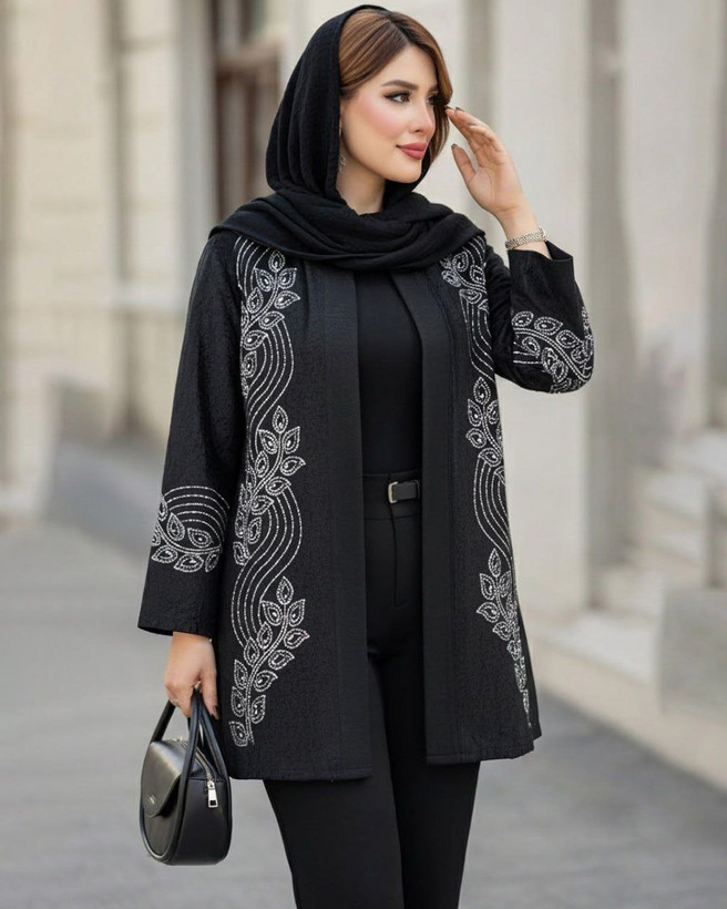 مانتو مخمل نگین کاری جنس : مخمل بسیار باکیفیت فری سایز زنانه مشکی