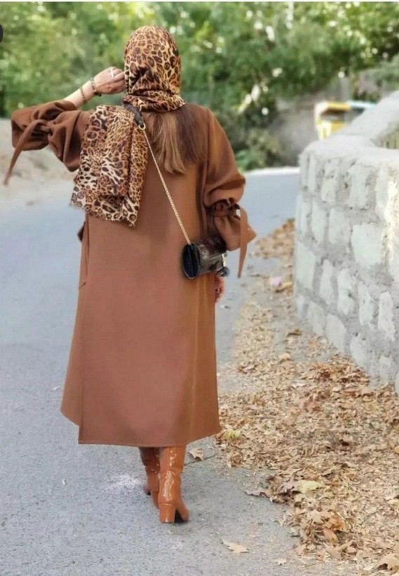 پالتو بلند آستین گره ای ترند جنس : فوتر کوبیده باکیفیت مزون دوز سایز بندی مشکی - شتری - طوسی - زنانه ارسال ۱۵ روز