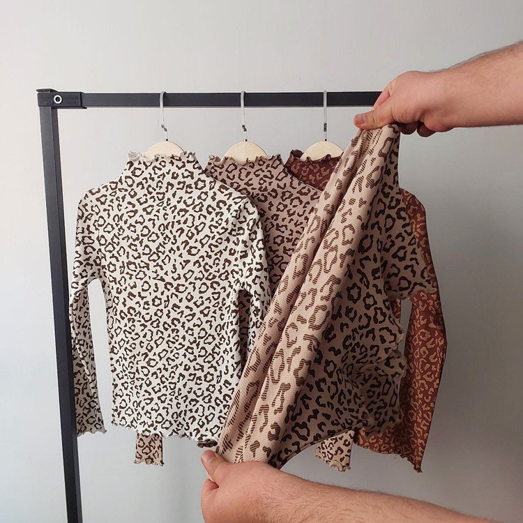 بلیز پلنگی ژور دوزی جنس : فانریپ پنبه سوپر کبریتی درجه یک و اعلاء : کرم - قهوه ای - سفید فری سایز زنانه
