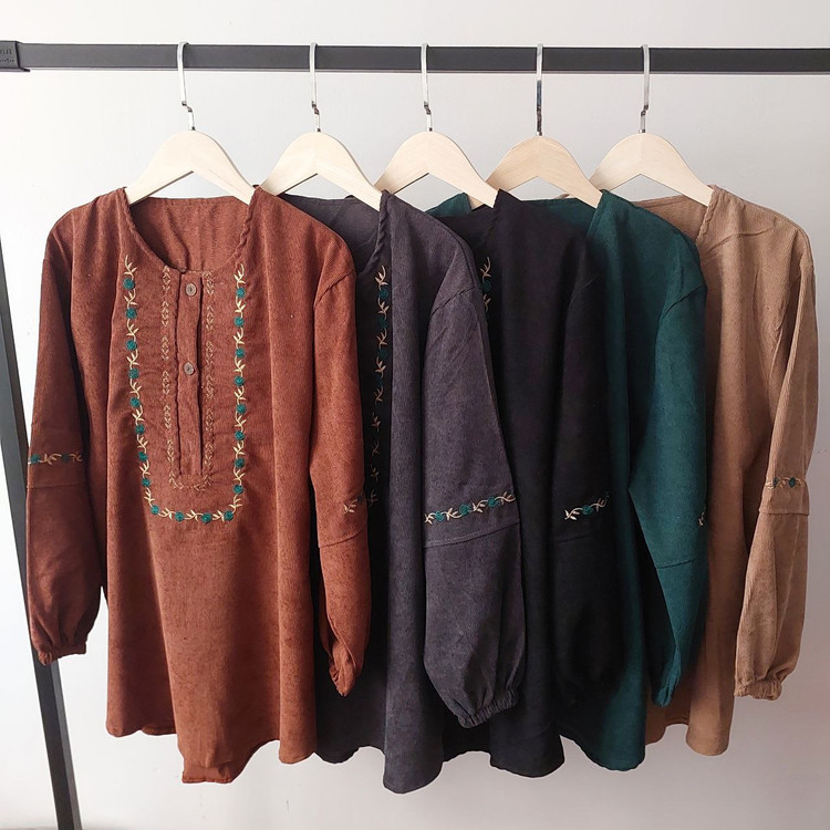 تونیک گلدوزی جنس : مخمل ریز وارداتی درجه یک و اعلاء مشکی - طوسی تیره - قهوه ای روشن - کرم - سبز - فری سایز زنانه