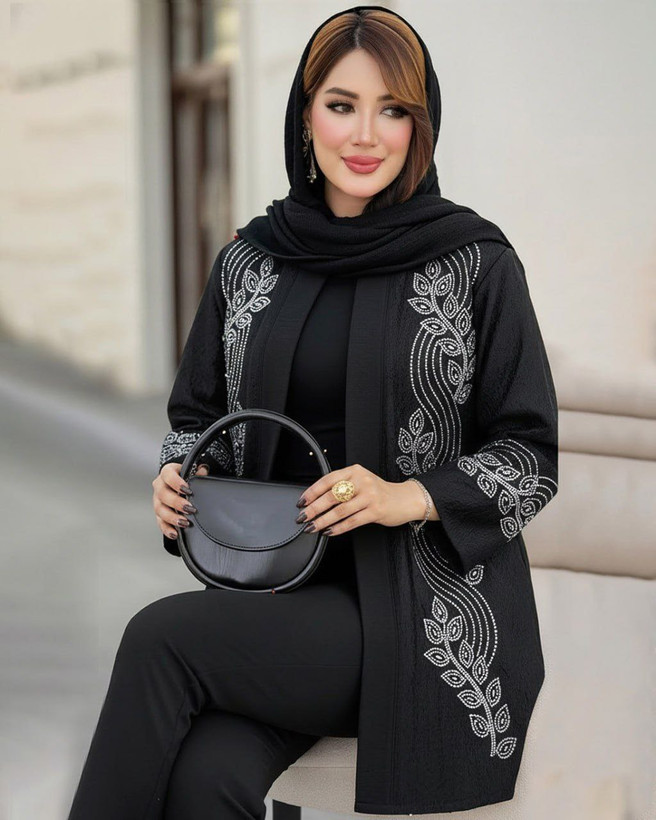 مانتو مازراتی نگین کاری جنس : مازراتی بسیار باکیفیت مشکی فری سایز زنانه