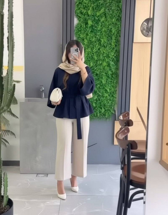 مانتو شلوار عیدانه جنس : مازراتی مشکی, شکلاتی, نسکافه ای, سورمه ای, زرشکی, آبی, بنتون فری سایز زنانه ارسال ۱۰ روز