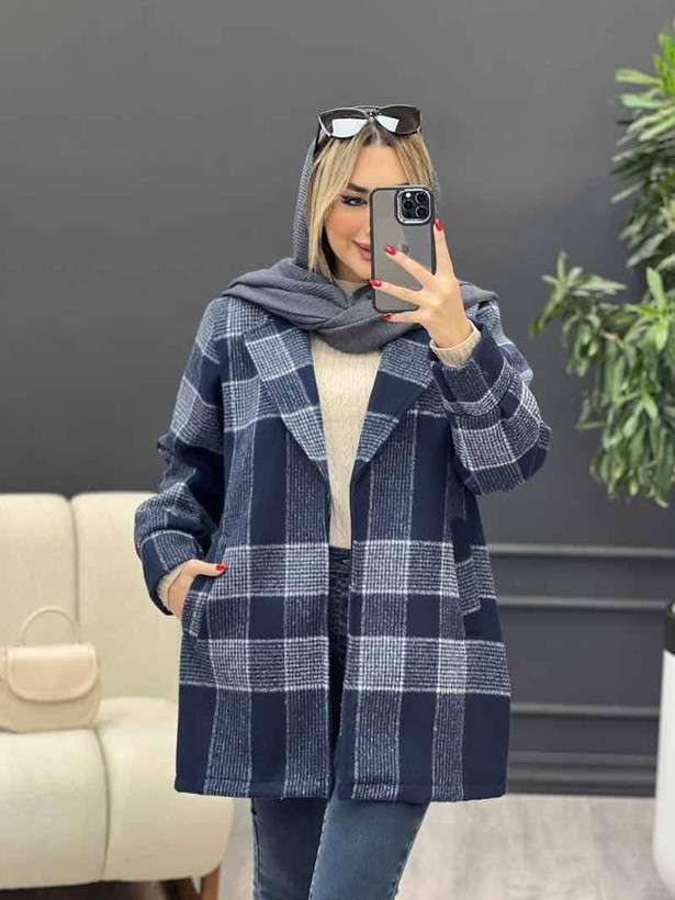 چهارخونه یقه انگلیسی جنس : هرگونه پشمی موهر دار رنگبندی فری سایز زنانه