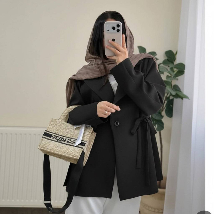 مانتو کتی نور جنس : مازراتی مشکی, شکلاتی, نسکافه ای, سورمه ای, سبز, کرم, طوسی, کالباسی فری سایز زنانه