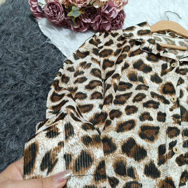شومیز پلنگی 152 جنس : کریشه درجه یک رنگ بندی فری سایز زنانه