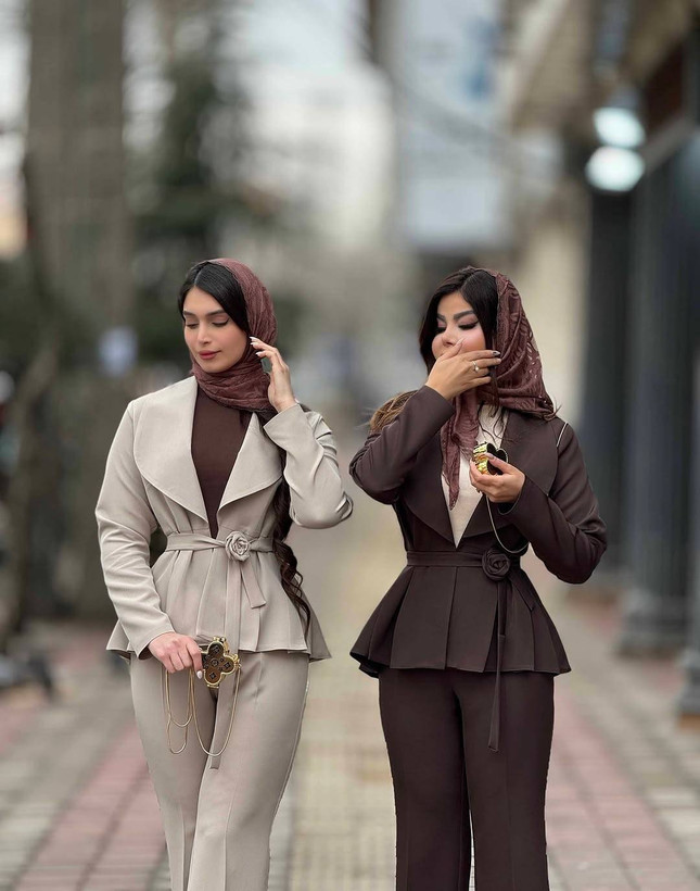 ست آوینو جنس : سوپرمازراتی کجراه مشکی, سرمه ای تیره, استخوانی فری سایز زنانه