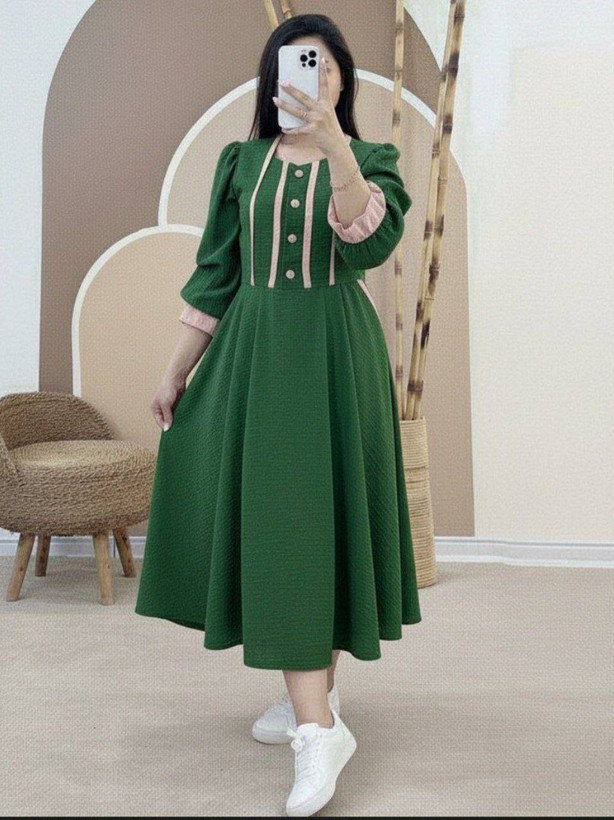 پیراهن ژیلا جنس : شانتون +خرجکار مازراتی : مشکی, شکلاتی, کرمی, استخوانی, طوسی تیره, بنتون, طوسی روشن, سورمه ای تیره, آبی کاربنی فری سایز زنانه