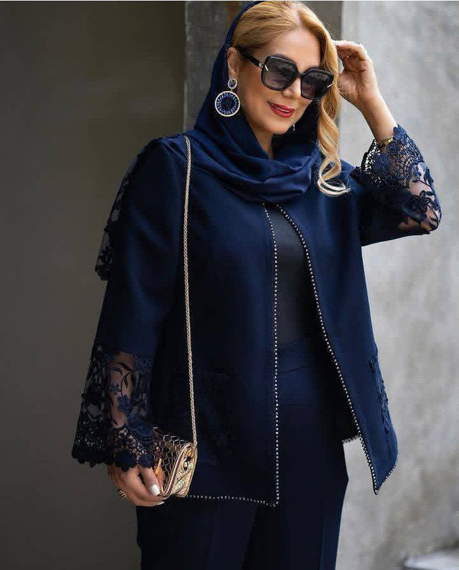 کالکشن مزونی الماس کت و شلوار جواهر دوزی جنس : 👗👚 کرپ مازراتی نخ توییست درجه یک با خرجکار گیپور اعلا و مروارید دوزی مشکی - مشکی سایزبزرگ - سورمعی - سورمعی سایز بزرگ - زنانه ارسال 15 روز