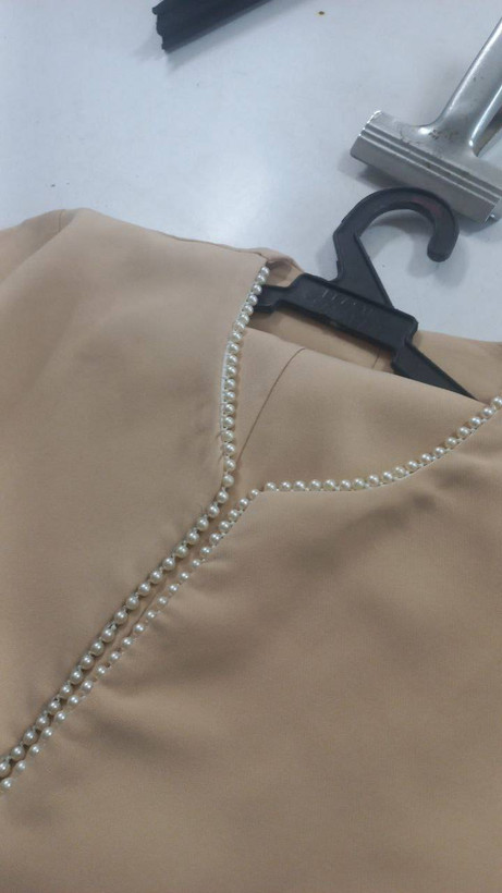کالکشن مزونی الماس کت و شلوار جواهر دوزی جنس : 👗👚 کرپ مازراتی نخ توییست درجه یک با خرجکار گیپور اعلا و مروارید دوزی مشکی - مشکی سایزبزرگ - سورمعی - سورمعی سایز بزرگ - زنانه ارسال 15 روز
