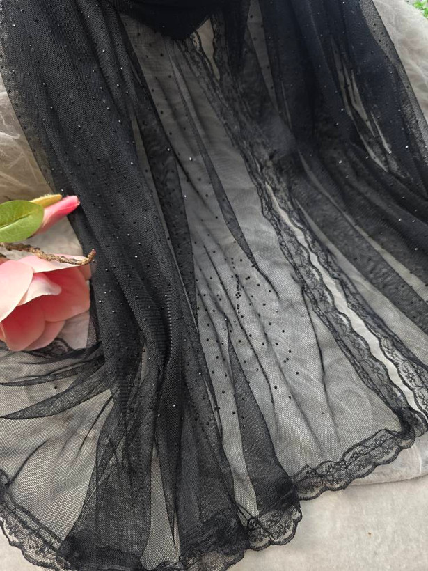 شال مجلسی طرح مخمل جنس : تور حاشیه دانتل با طرح مخمل برگ, ال وی, گوچی, پروانه, قلب پر, قلب خالی, پاپیون نقطه, تمامنگین فری سایز زنانه