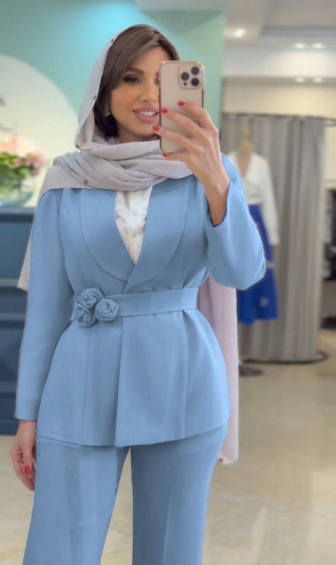 کت شلوار گل رز جنس : مازراتی مشکی, شکلاتی, نسکافه ای, سورمه ای, سبز, آبی, بنتون, کالباسی, آبی نفتی, سبزآبی فری سایز زنانه