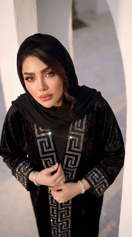 مانتو عبایی مجلسی مخمل آینه ای 🧵جنس : مخمل آینه ای درجه یک وارداتی فری سایز زنانه