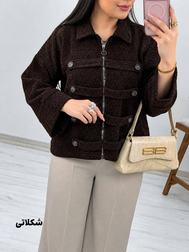 جکت مخمل elegant جنس : مخمل لمزور پاییزه مشکی, شکلاتی, کنفی, سورمه ای, نسکافه ای، فری سایز زنانه